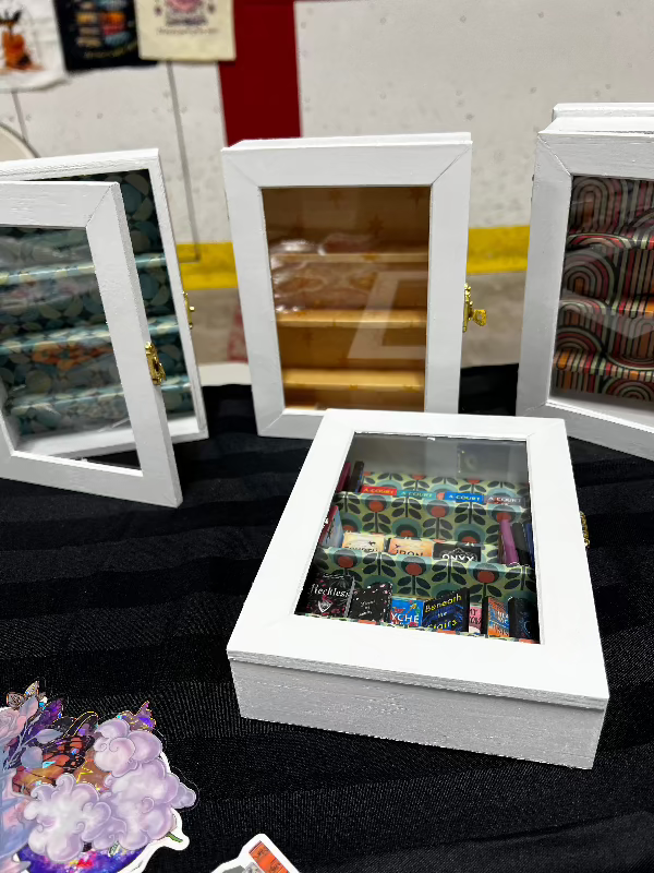 mini case / bookshelf